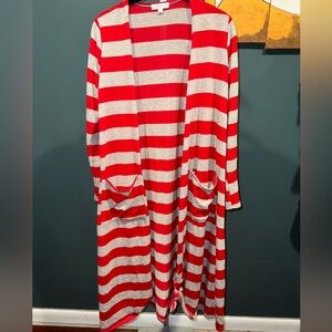 Lularoe Sarah - Small- Some piling on sleeve